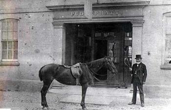 The entrance to the Bedford Arms, with Thomas Puddephatt - 1890s [Z50/135/65]